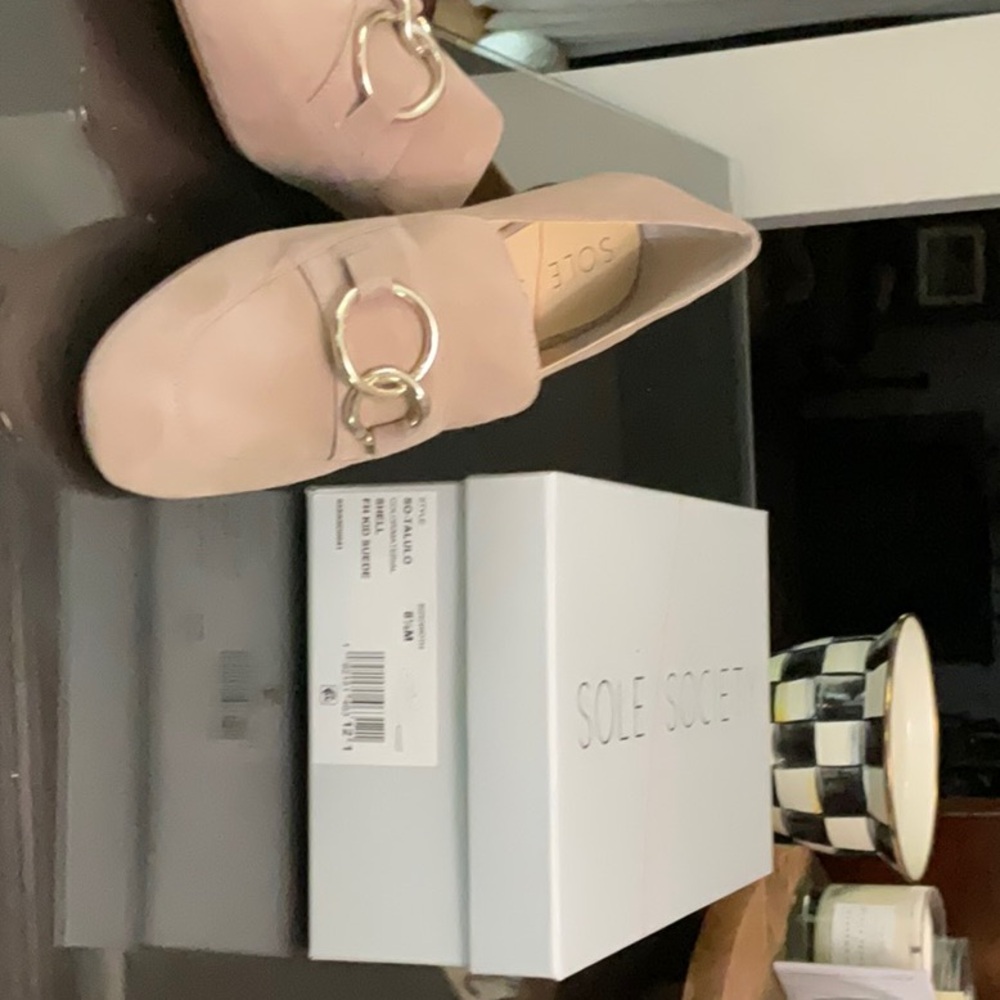Sole Society 8.5 Shell Suede loafers Gold buckle. - Picture 2 of 6